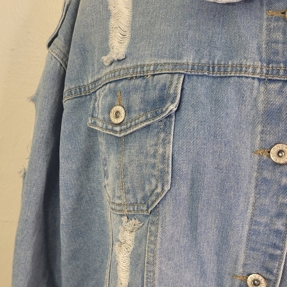 Light Wash Jean Jacket Women 3XL Ripped Detail Button Up - Picture 8 of 10